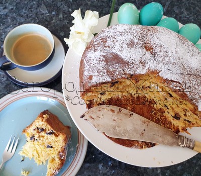 Kulich Russian Easter Bread dupe is Panettone Italian Christmas cake