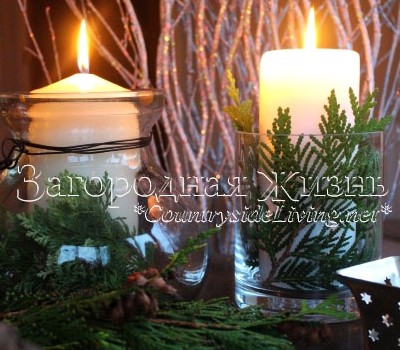 Новогодняя композиция на стол со свечами и ветками туи