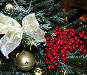 Как украсить новогоднюю елку. Наша елка в стиле кантри (деревенском). Простые 'самодельные'игрушки, фрукты, ягоды