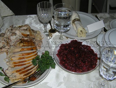 Запеченная индейка - главное блюдо рождественского застолья. Филе (грудь) индейки и клюквенный соус