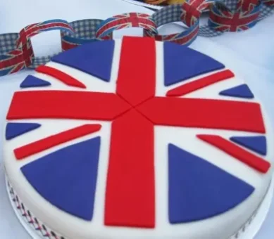 Бриллиантовый Юбилей королевы Елизаветы II. Празднование на нашей улице. Торт Юнион Джек.