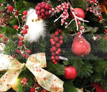 Как украсить новогоднюю елку. Стиль кантри: гирлянды-ягоды и игрушки-фрукты